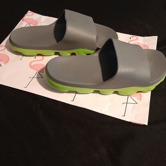 NWT Unisex Slides Beach/Pool/Shower/Outdoor - Picture 1 of 7